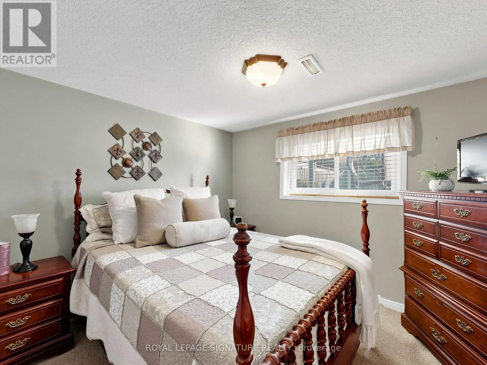 15 GUTHRIE CRESCENT