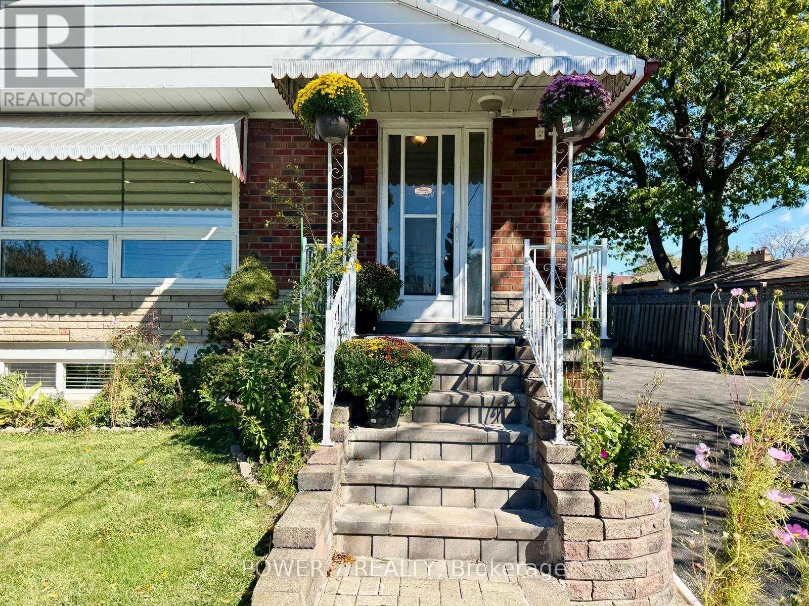 3 BRANTWOOD DRIVE