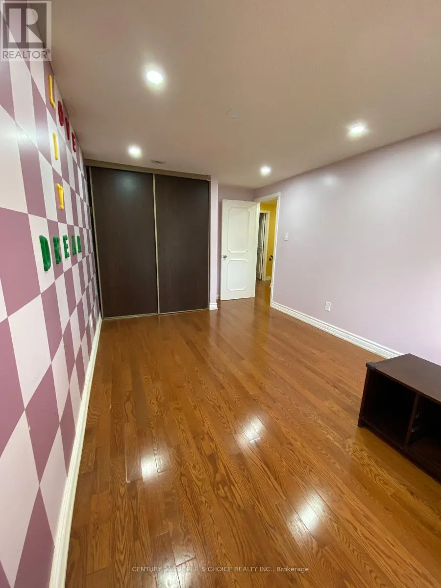 UNIT1 - 128 GREENWICH SQUARE