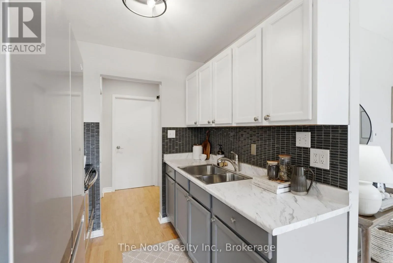 1-3 - 540 MARY STREET E #1-3