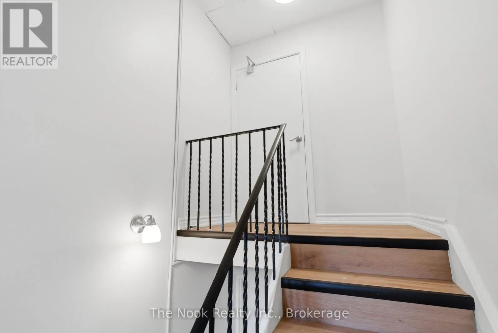 1-3 - 540 MARY STREET E #1-3