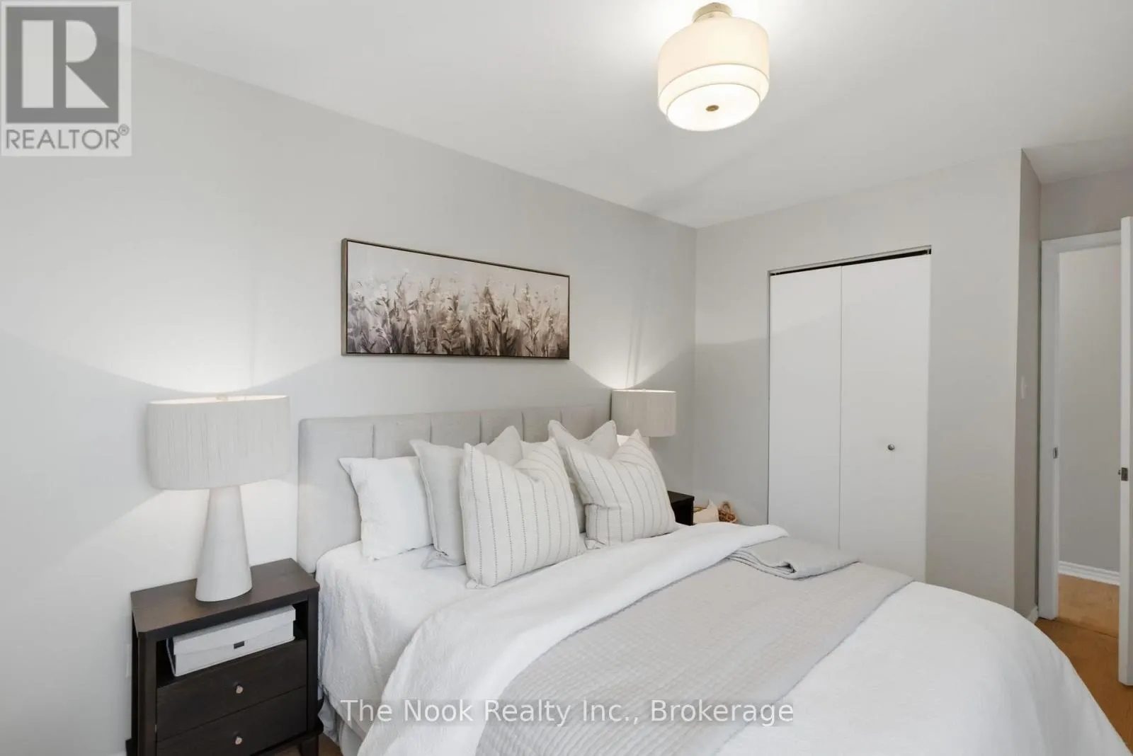 1-3 - 540 MARY STREET E #1-3