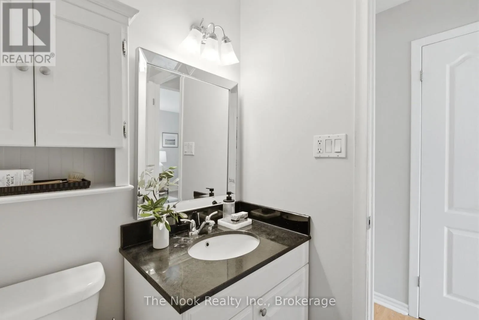 1-3 - 540 MARY STREET E #1-3