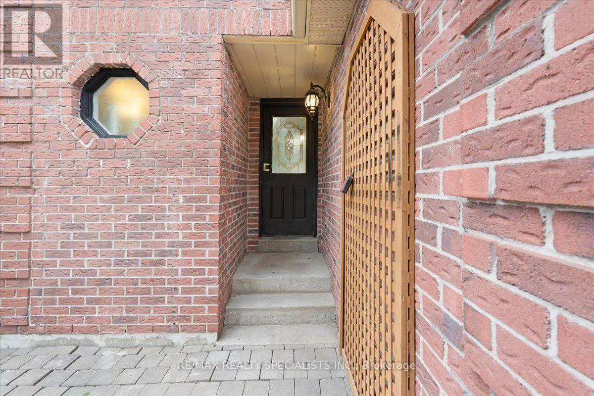 1610 RAWLINGS DRIVE