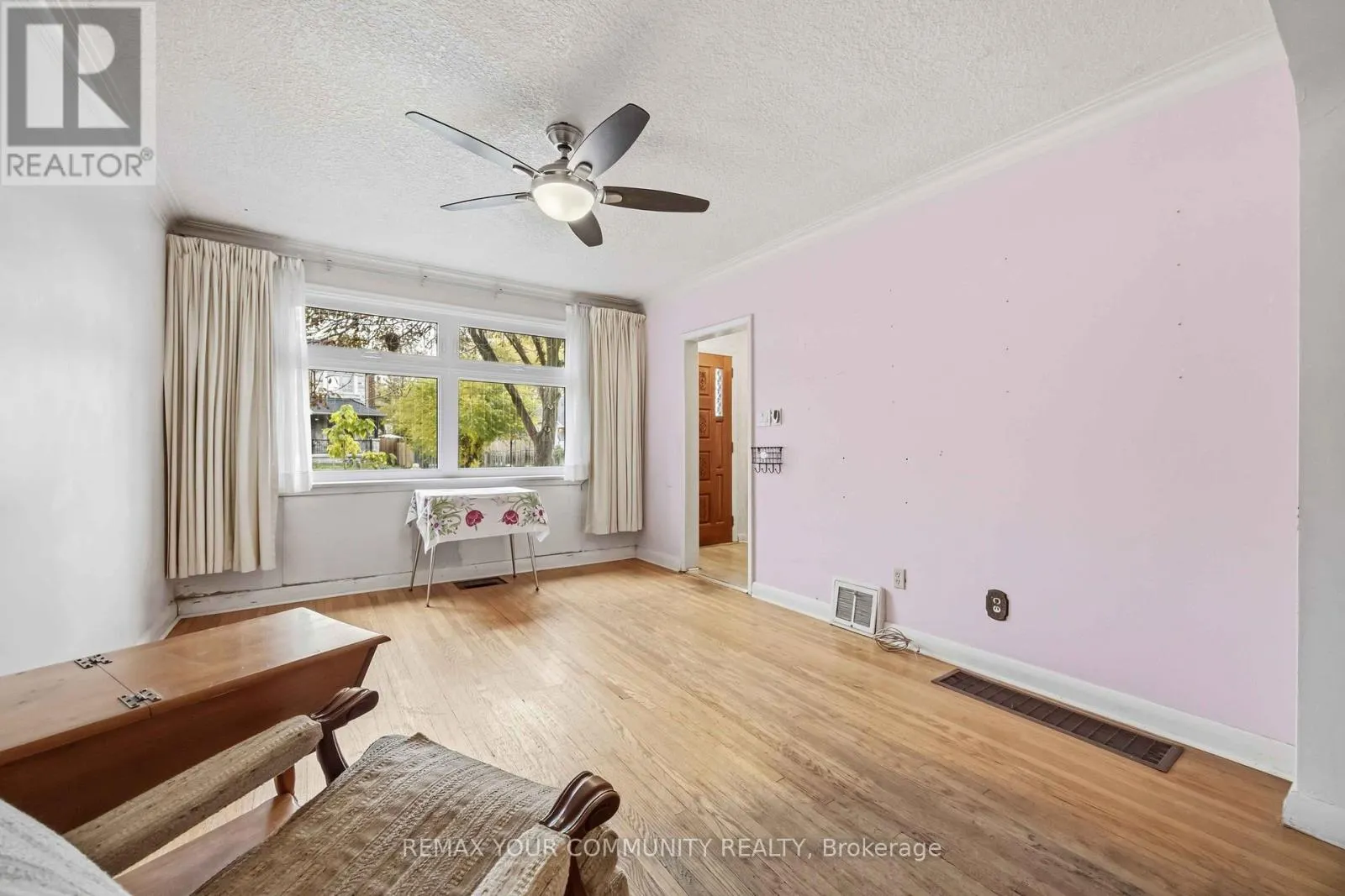 4 WALTONICE ROAD