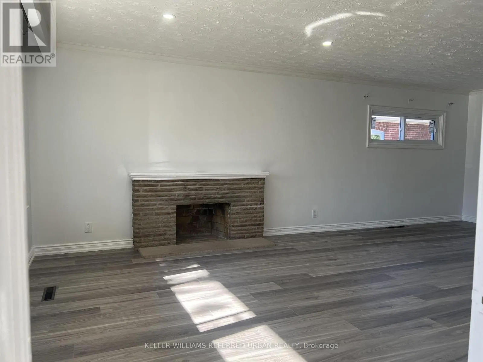 MAIN FLOOR - 32 JANET BOULEVARD