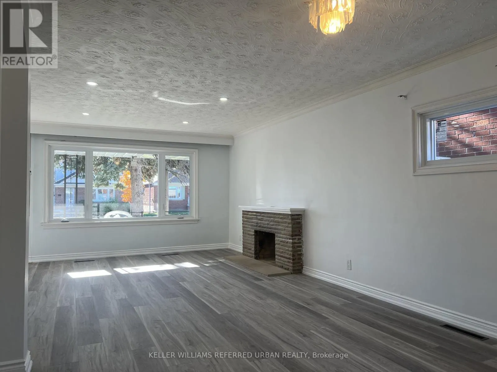 MAIN FLOOR - 32 JANET BOULEVARD