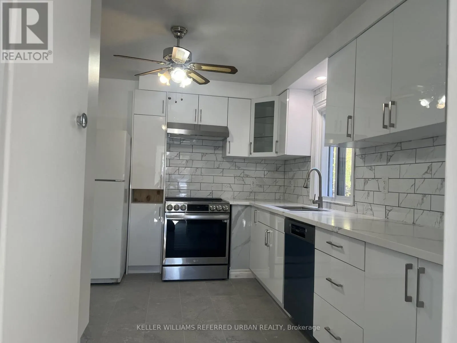 MAIN FLOOR - 32 JANET BOULEVARD