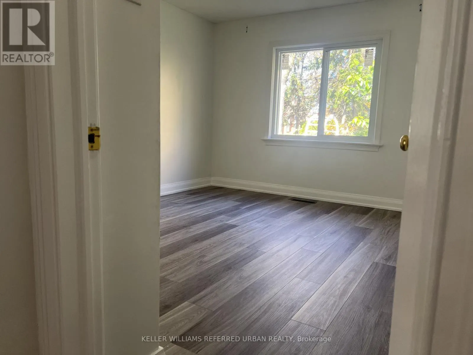 MAIN FLOOR - 32 JANET BOULEVARD