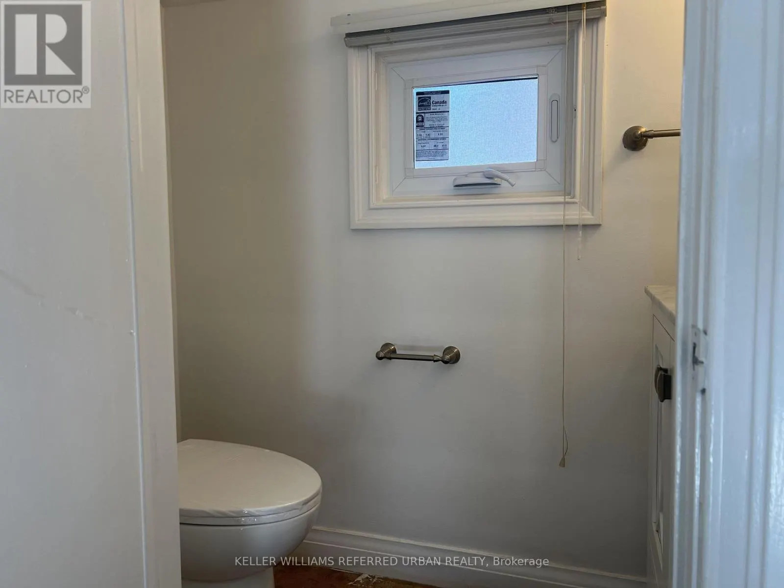 MAIN FLOOR - 32 JANET BOULEVARD