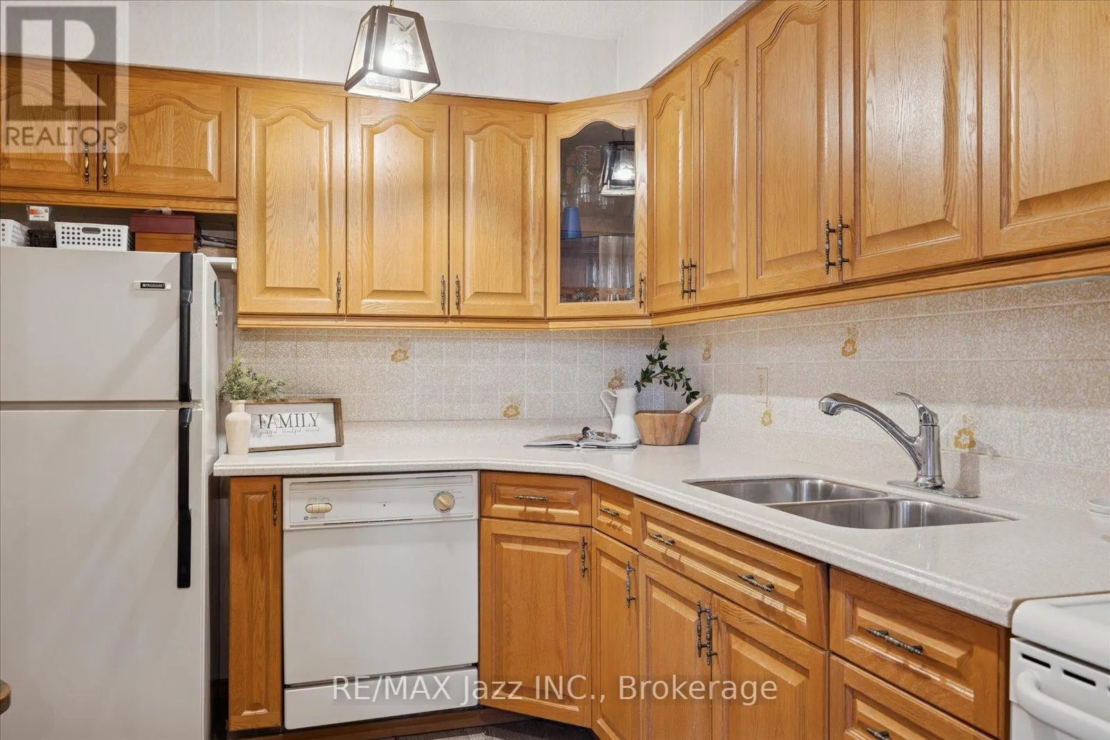 102 - 120 ELGIN STREET W #102