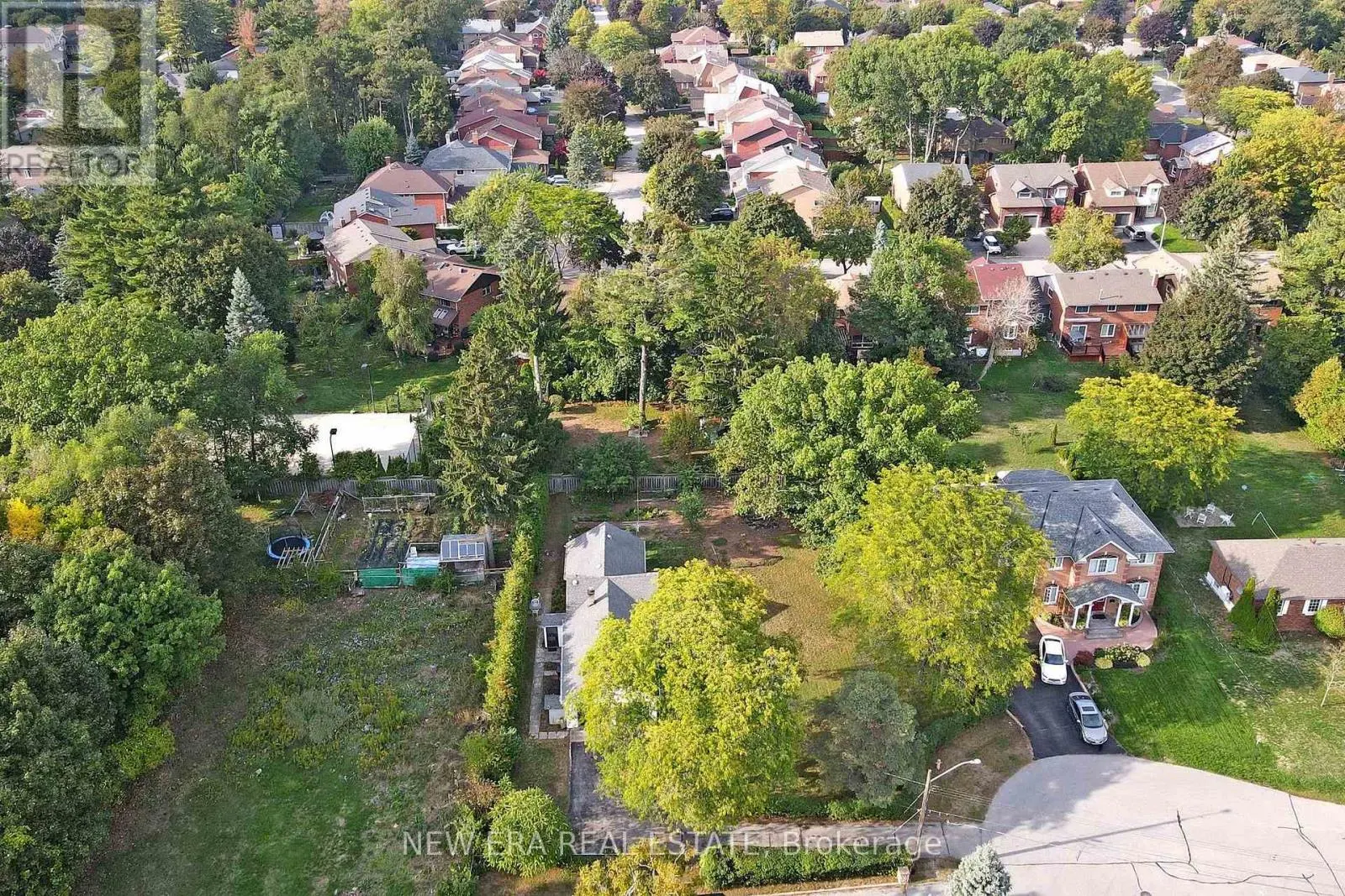 28 THOMAS AVENUE