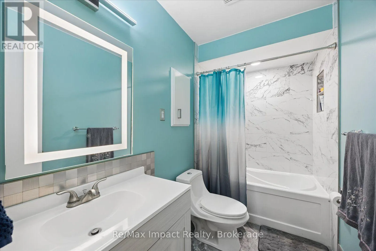 53 - 10 BASSETT BOULEVARD #53