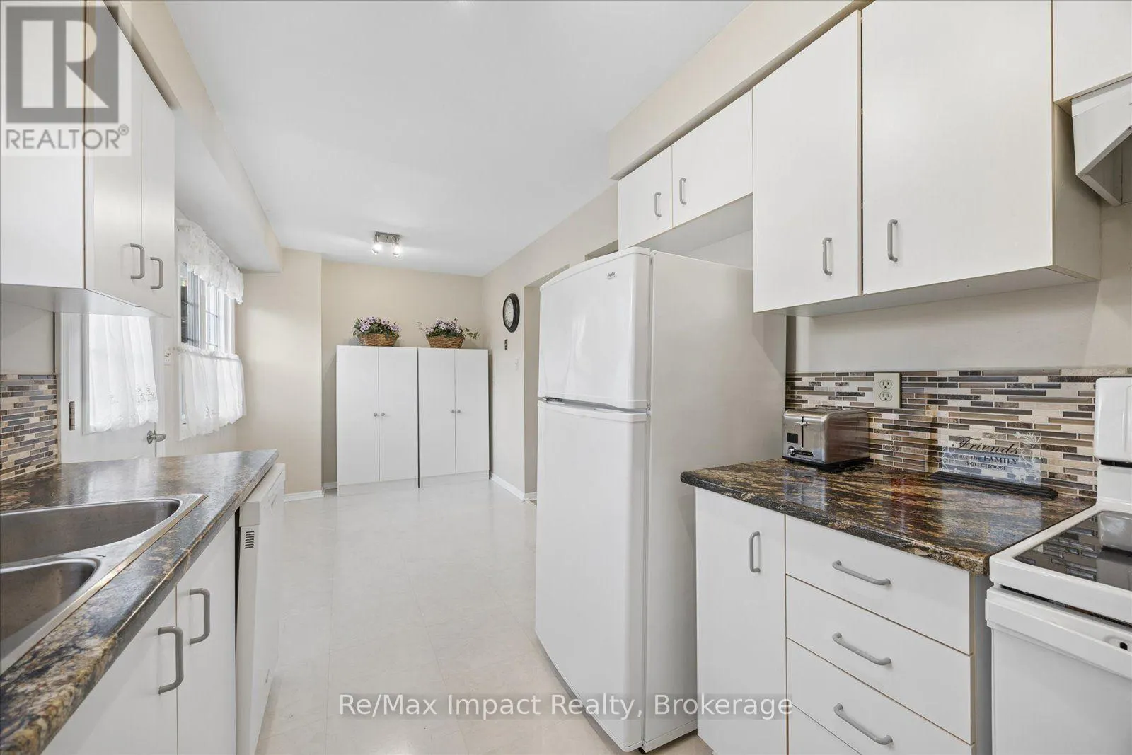 53 - 10 BASSETT BOULEVARD #53
