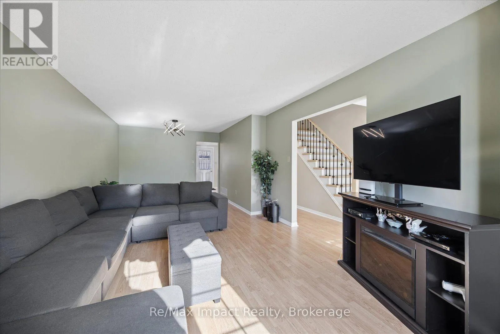 53 - 10 BASSETT BOULEVARD #53