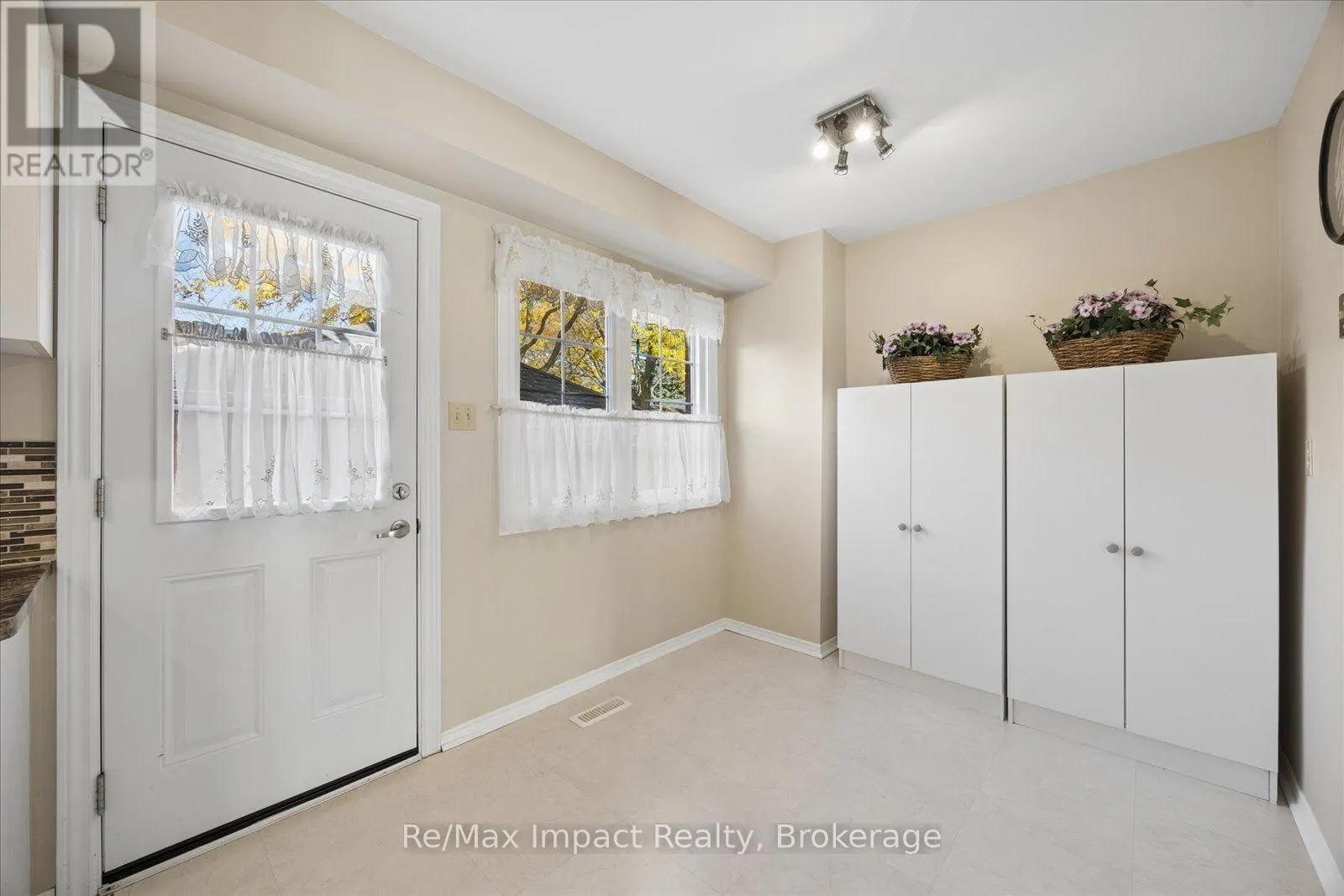53 - 10 BASSETT BOULEVARD #53