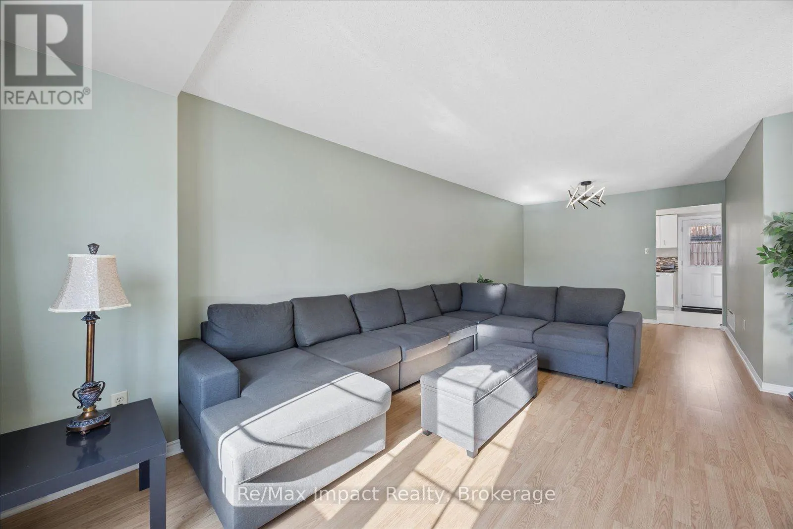 53 - 10 BASSETT BOULEVARD #53