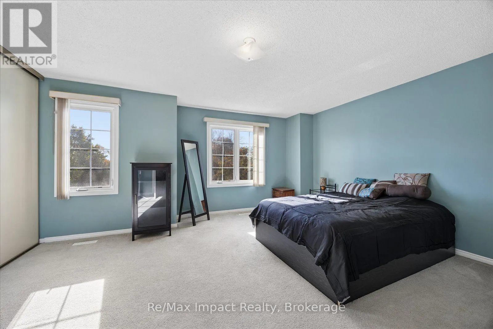 53 - 10 BASSETT BOULEVARD #53