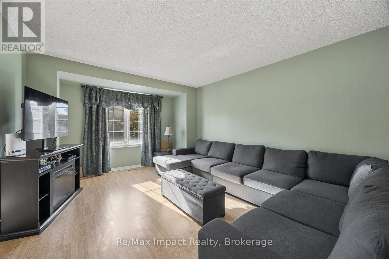 53 - 10 BASSETT BOULEVARD #53