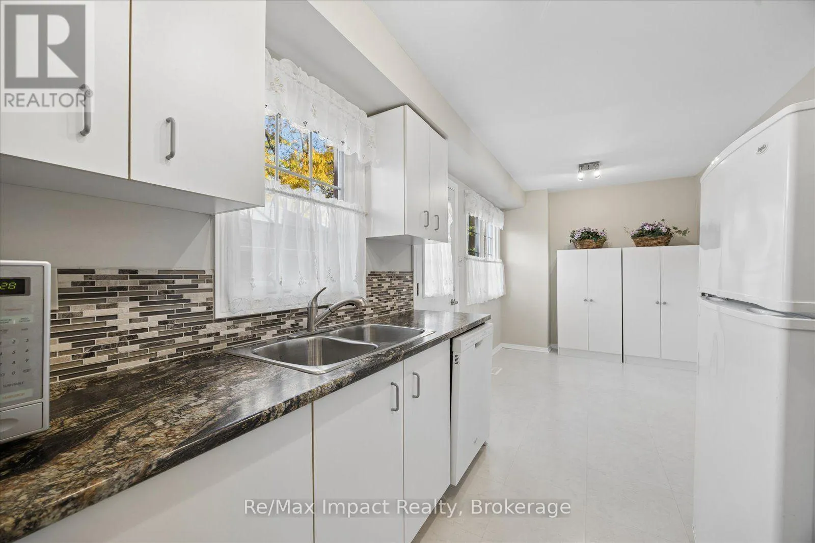 53 - 10 BASSETT BOULEVARD #53