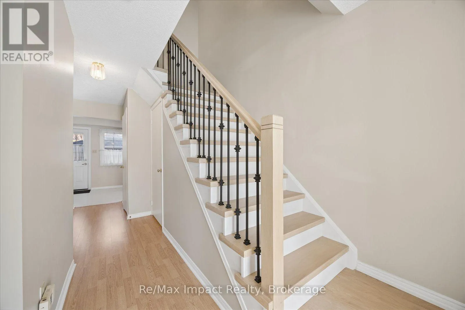 53 - 10 BASSETT BOULEVARD #53