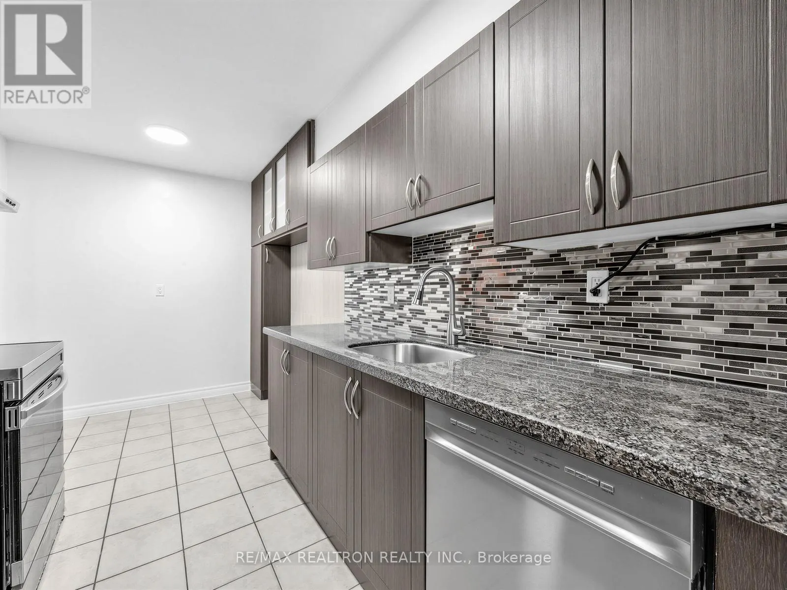 501 - 180 MARKHAM ROAD