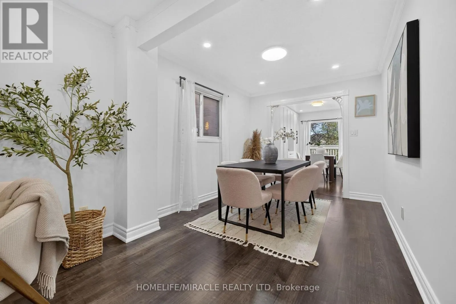 3 TRAWLEY CRESCENT