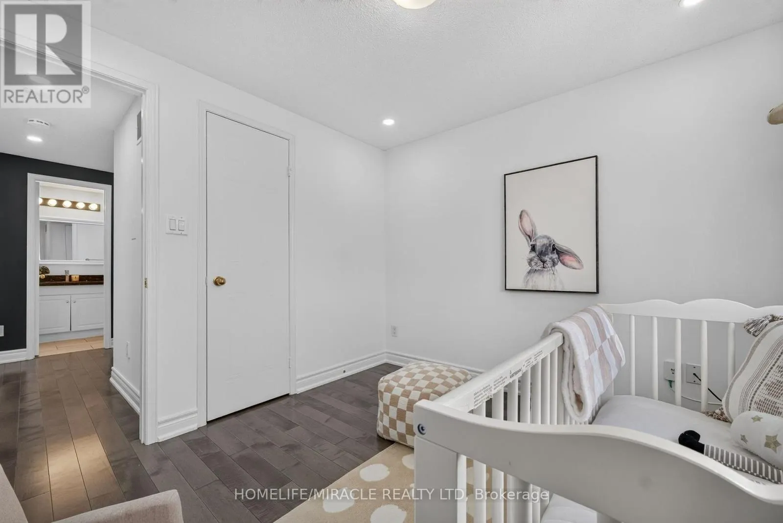 3 TRAWLEY CRESCENT
