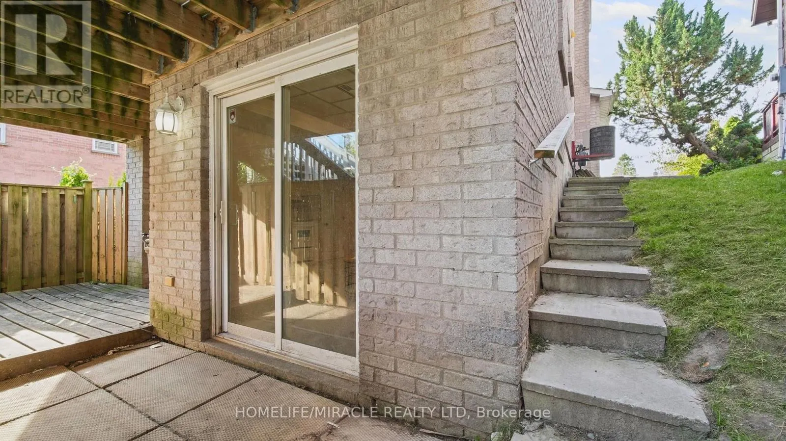 3 TRAWLEY CRESCENT