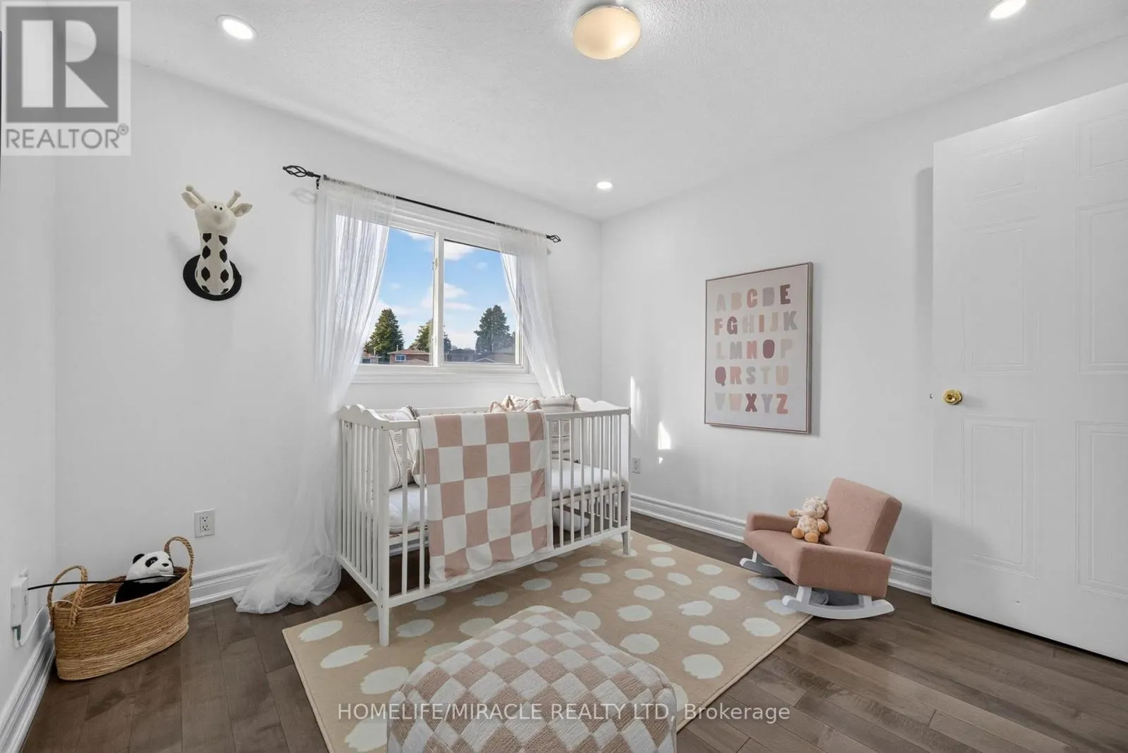 3 TRAWLEY CRESCENT