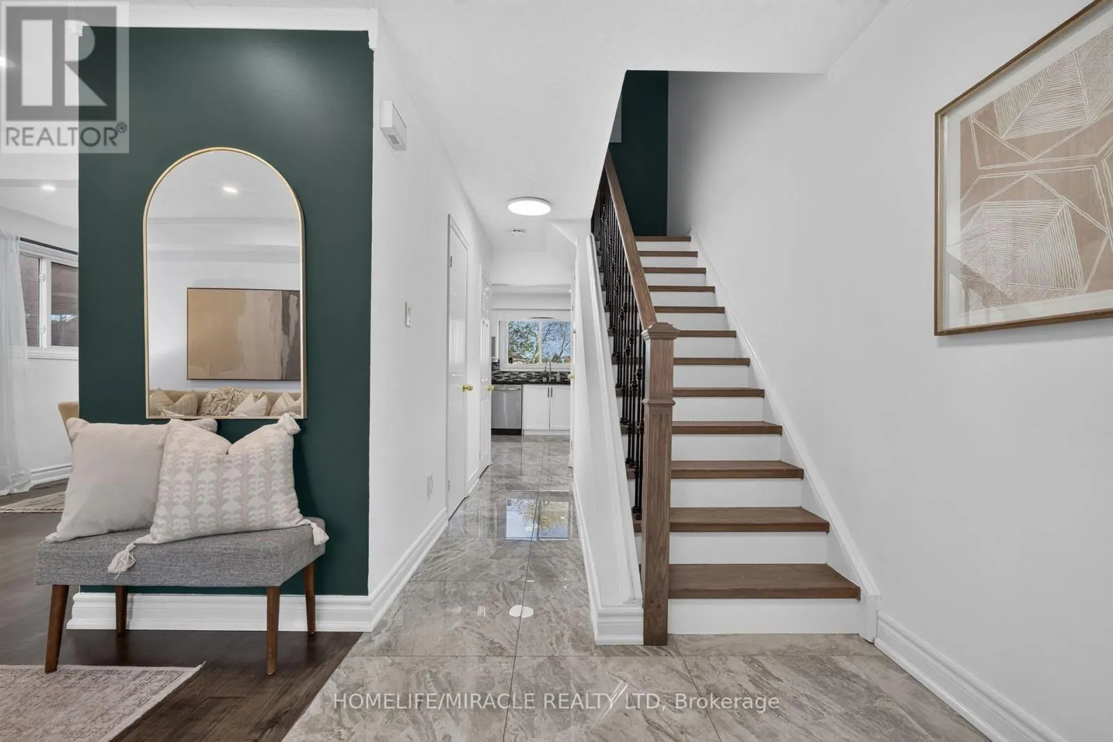 3 TRAWLEY CRESCENT