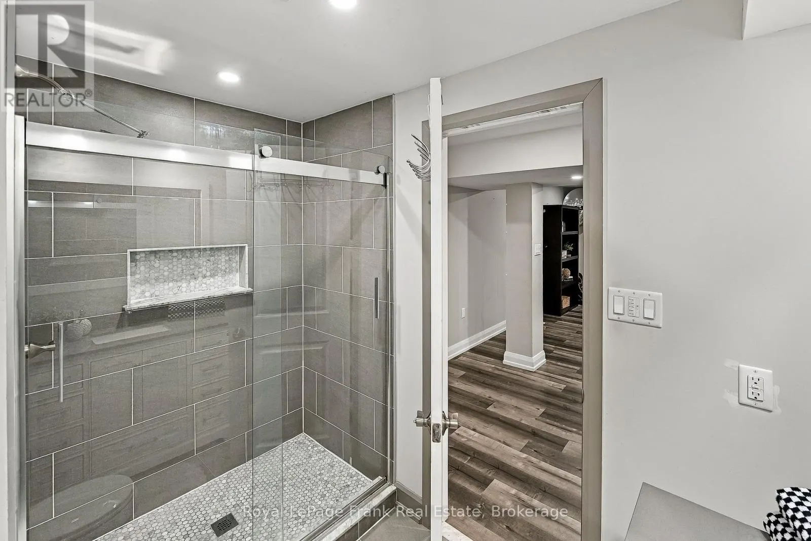43 GLENHAVEN COURT