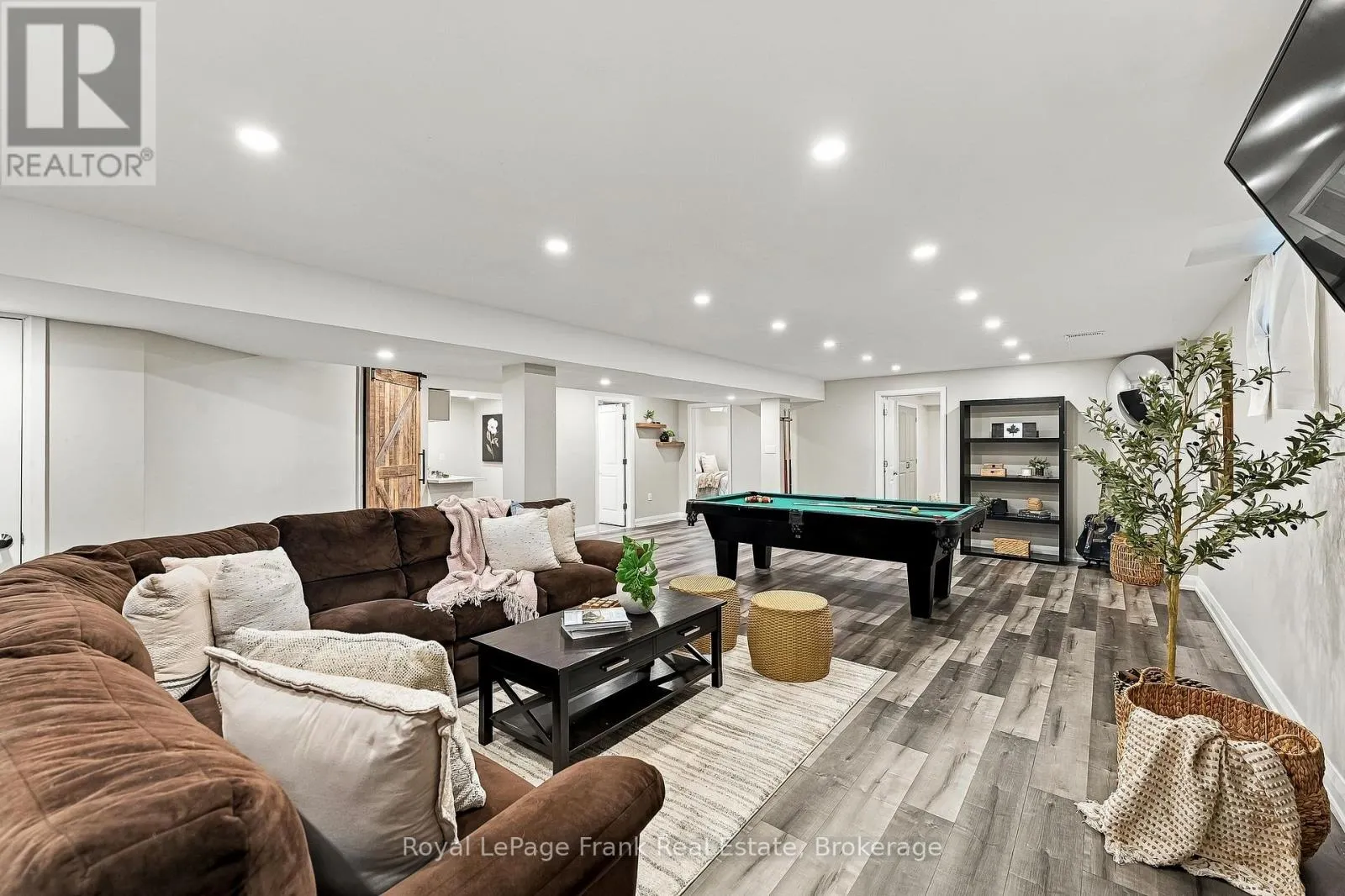43 GLENHAVEN COURT