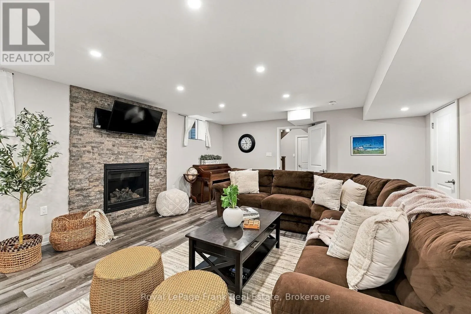 43 GLENHAVEN COURT