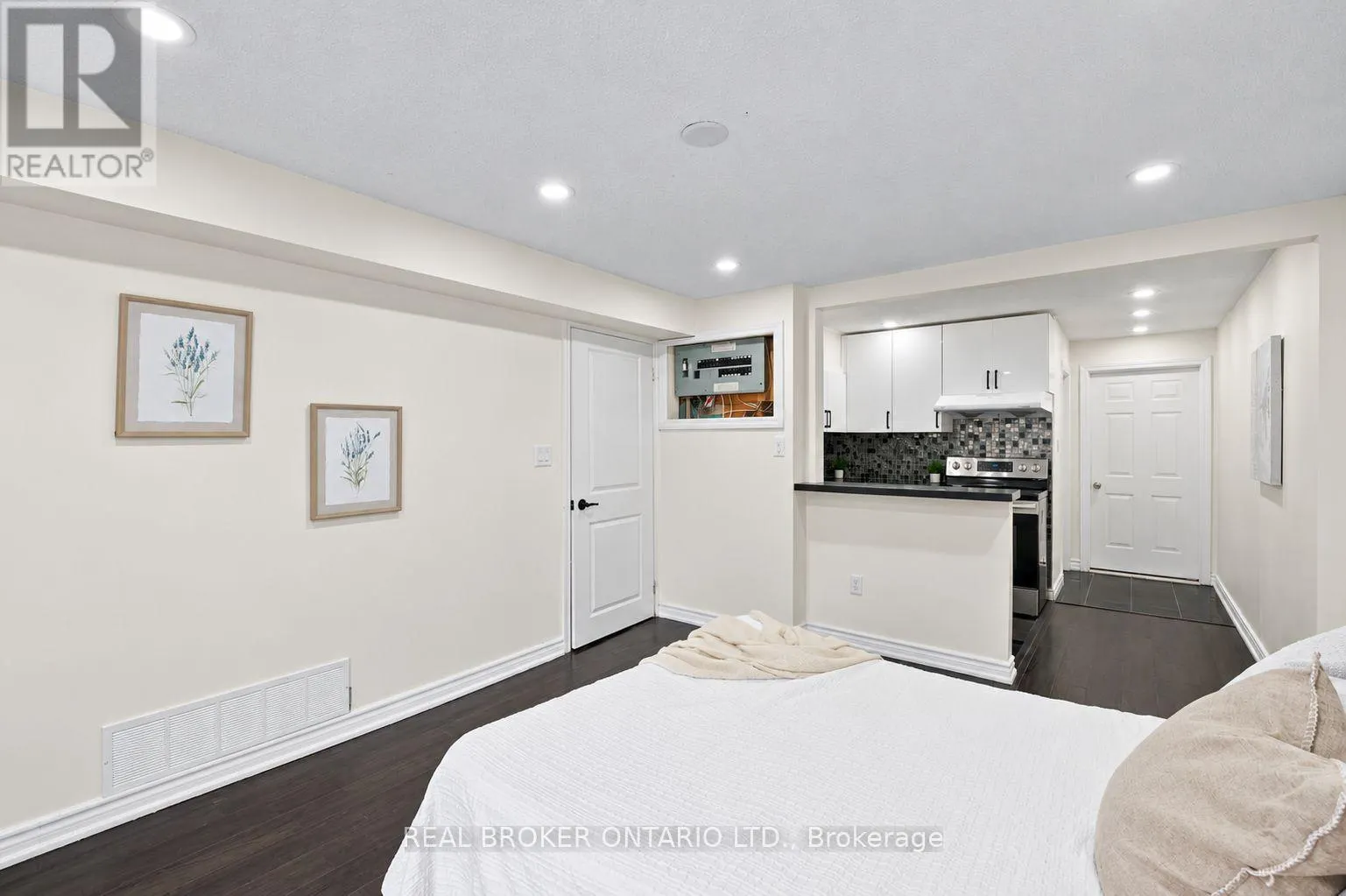 27 COLLINSGROVE ROAD