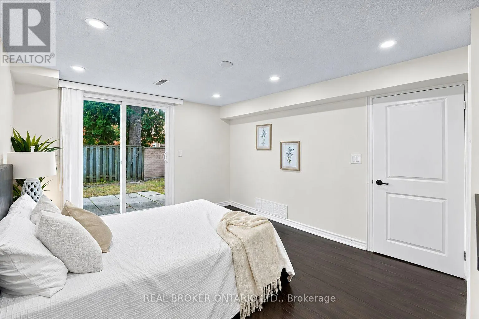 27 COLLINSGROVE ROAD