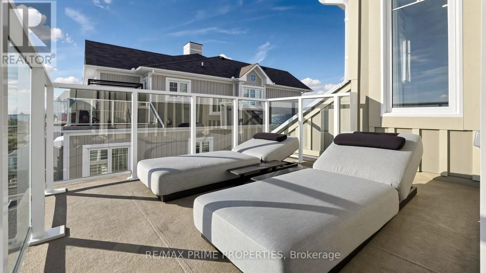 1 - 315 LAKEBREEZE DRIVE