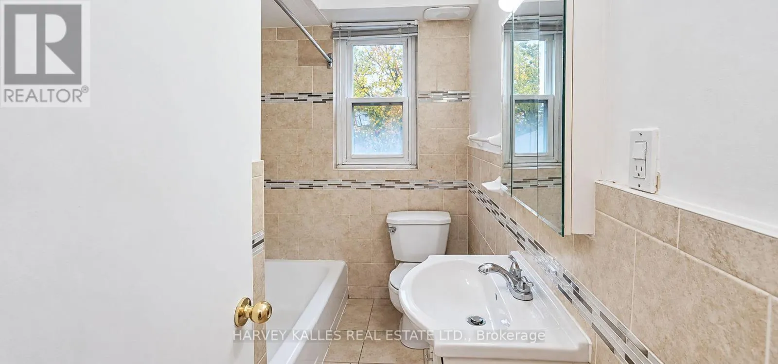 6 - 2905 ST CLAIR AVENUE E
