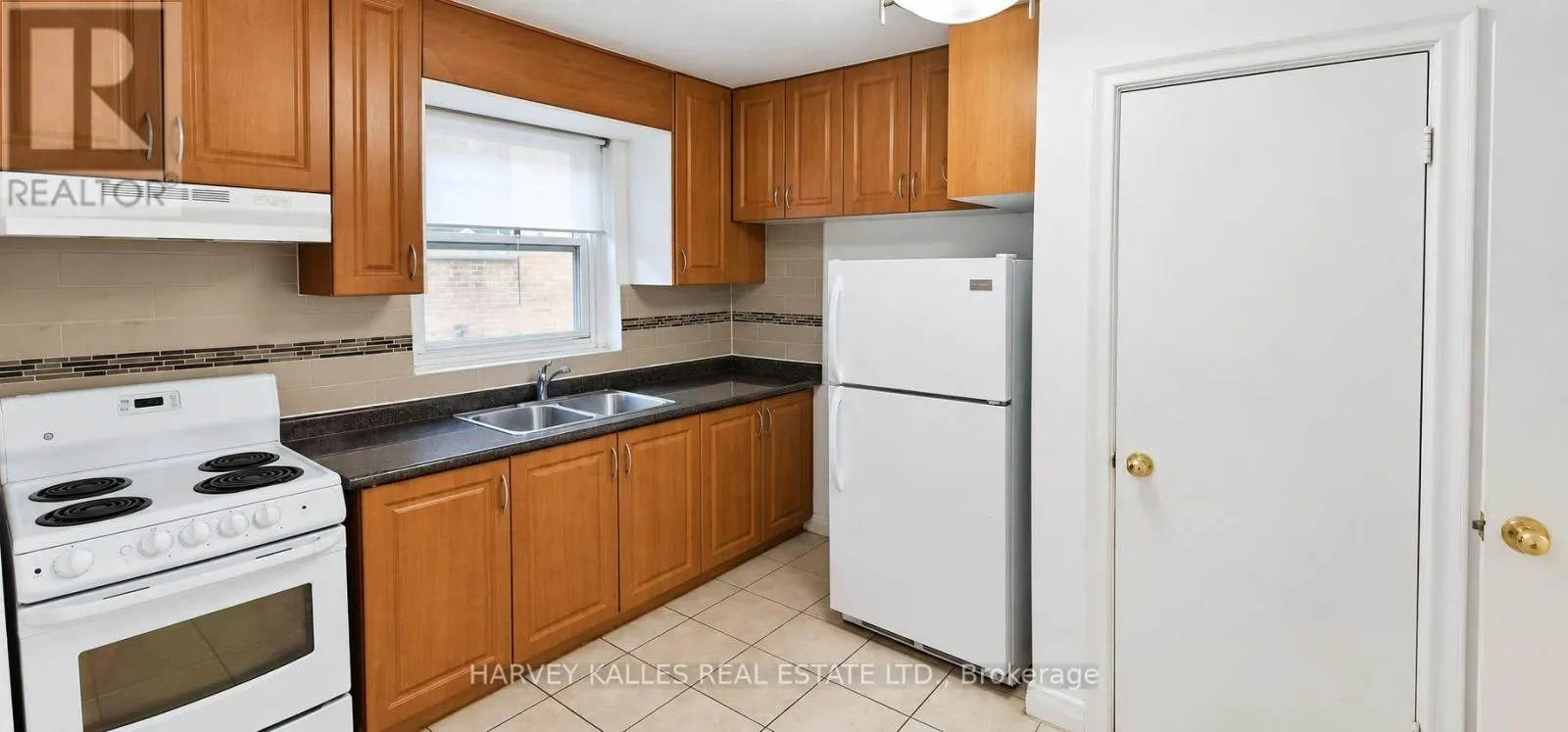 6 - 2905 ST CLAIR AVENUE E