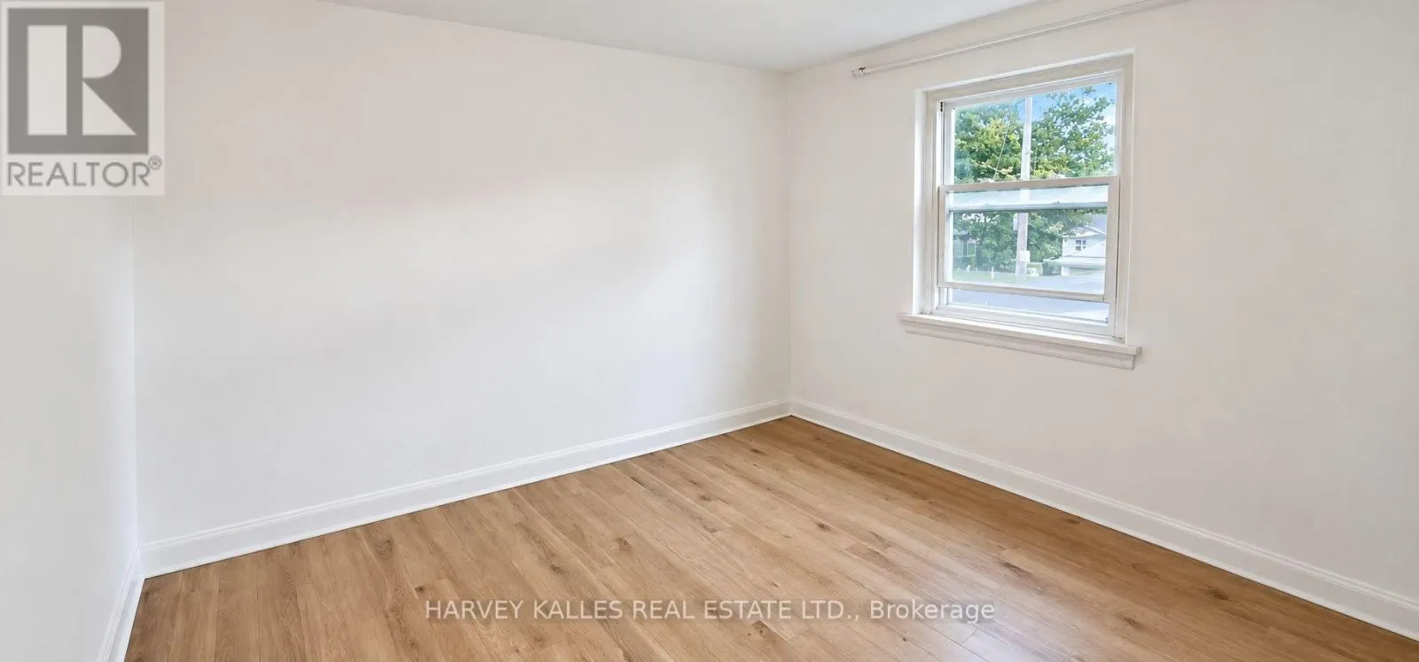 6 - 2905 ST CLAIR AVENUE E