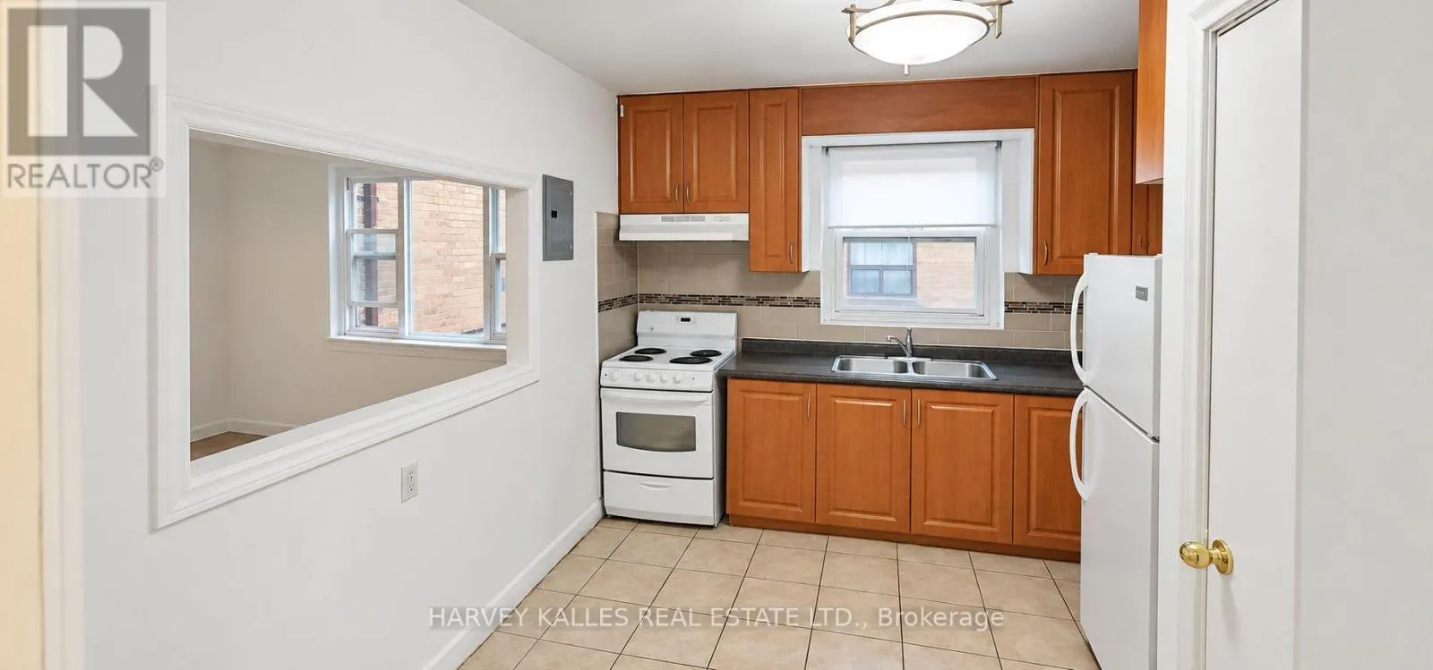 6 - 2905 ST CLAIR AVENUE E