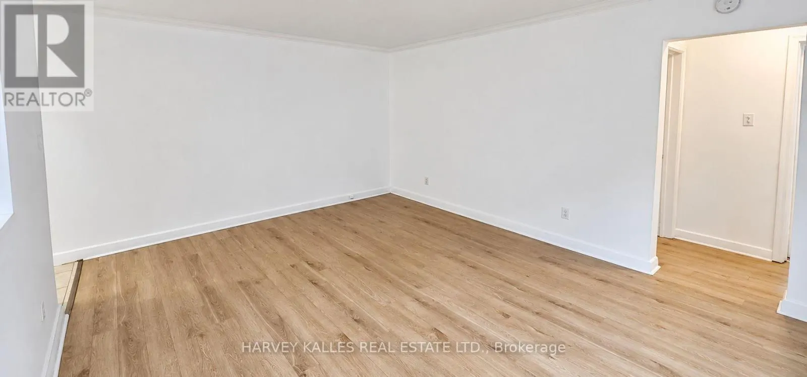6 - 2905 ST CLAIR AVENUE E