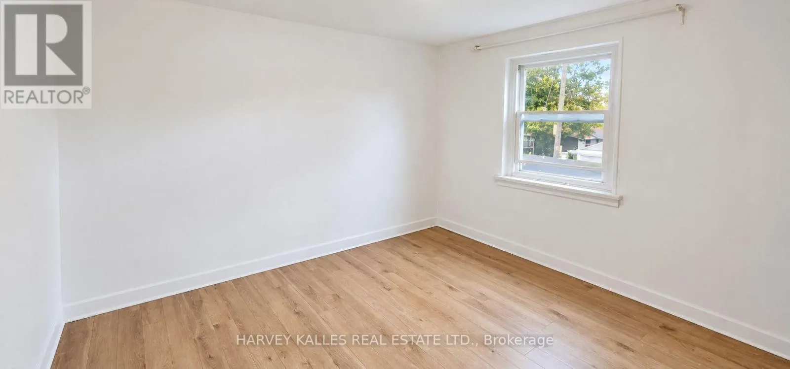 6 - 2905 ST CLAIR AVENUE E