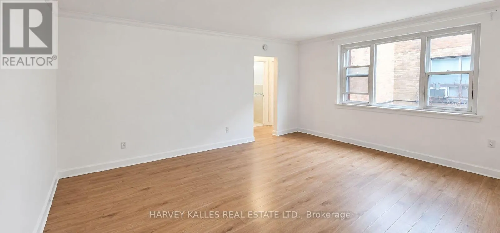 6 - 2905 ST CLAIR AVENUE E