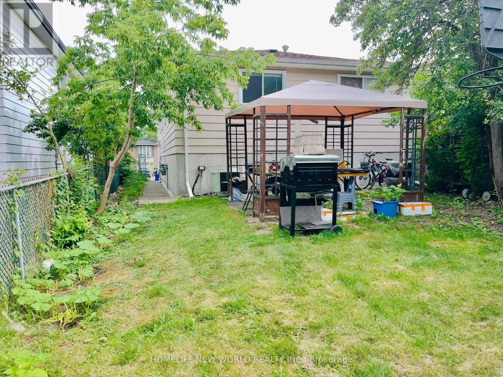 95 PETTIBONE SQUARE