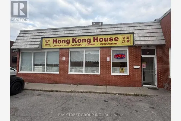 89 SIMCOE STREET S