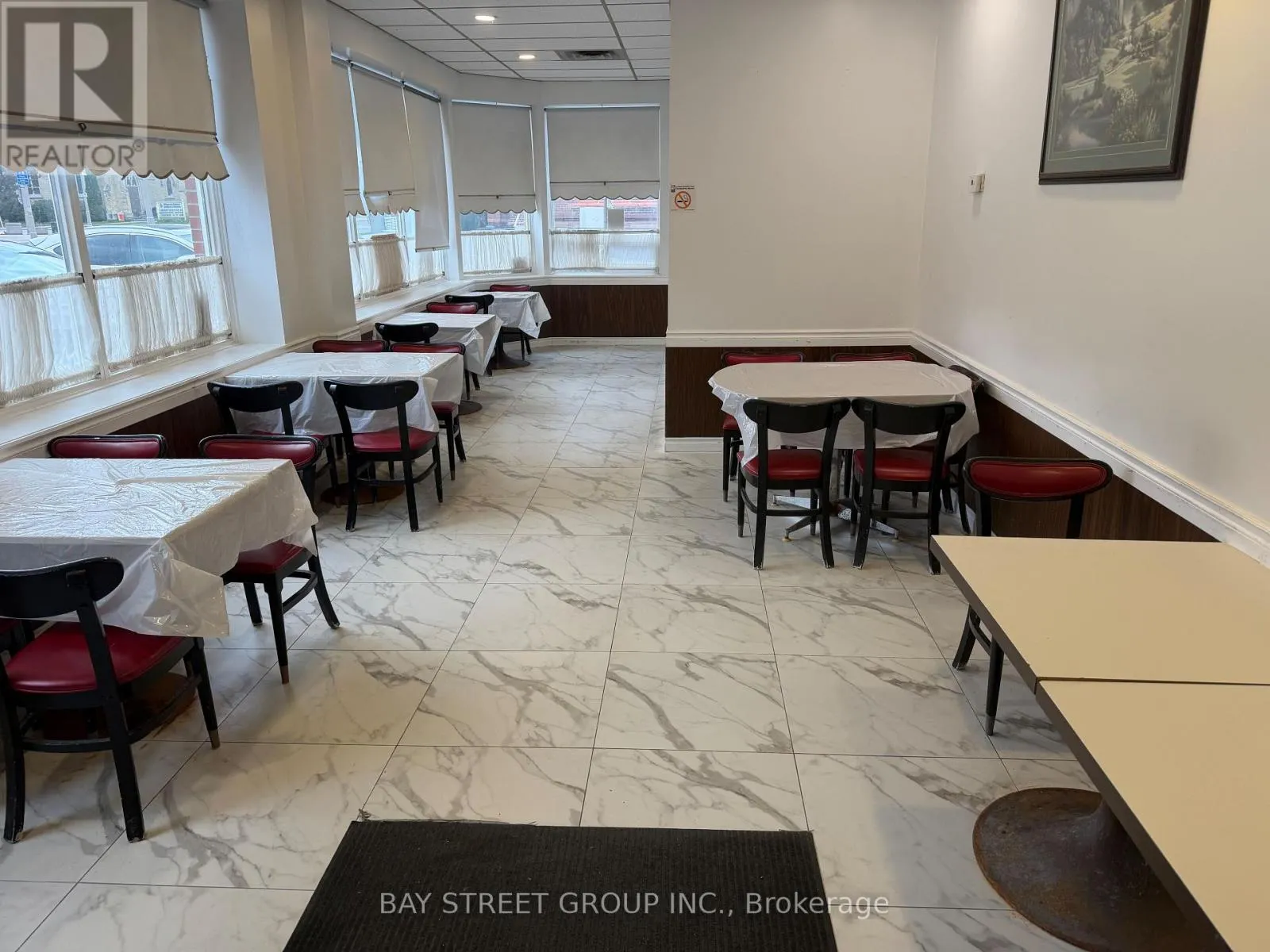 89 SIMCOE STREET S