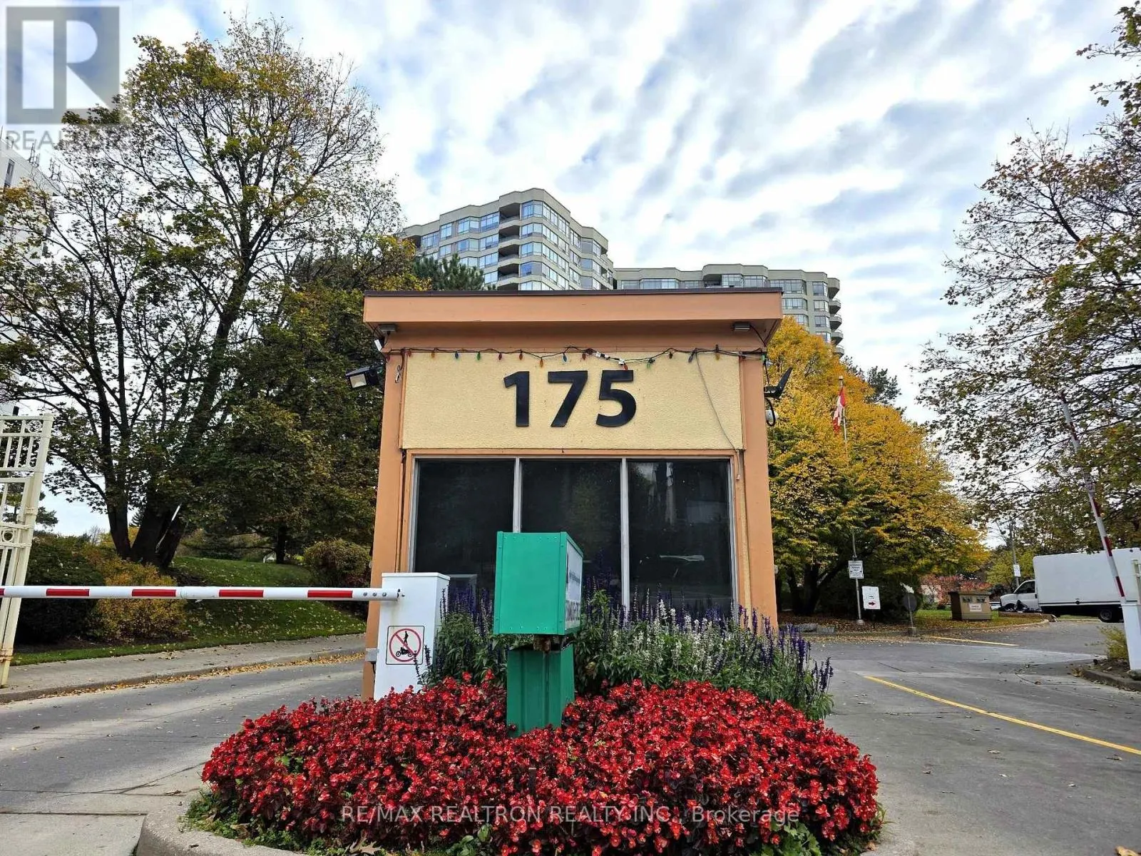 515 - 175 BAMBURGH CIRCLE