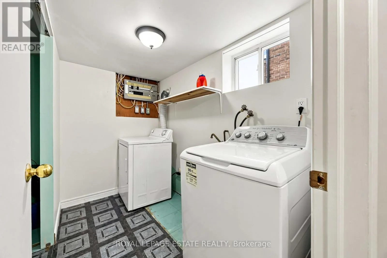 LOWER - 17 ARDEN CRESCENT