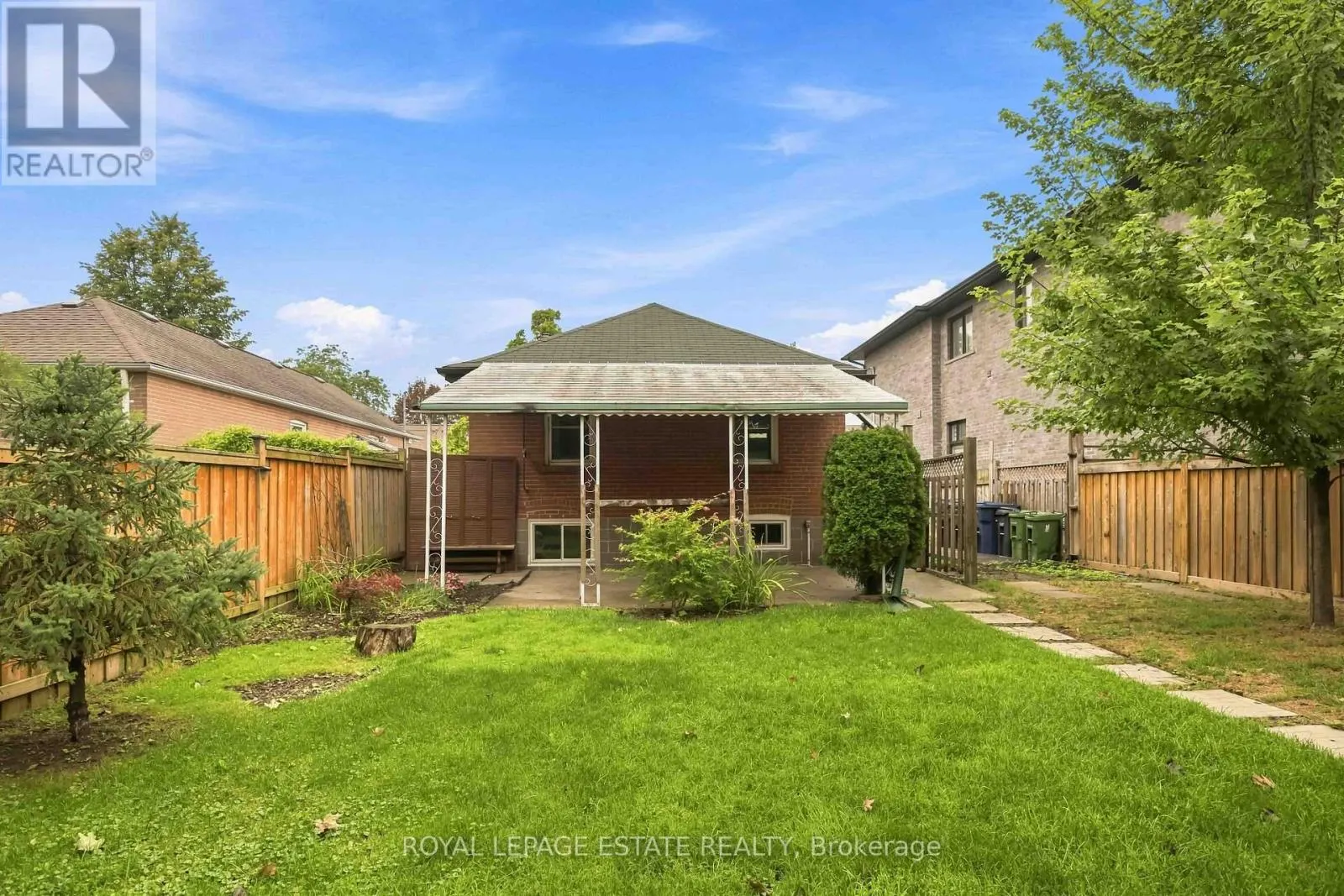LOWER - 17 ARDEN CRESCENT